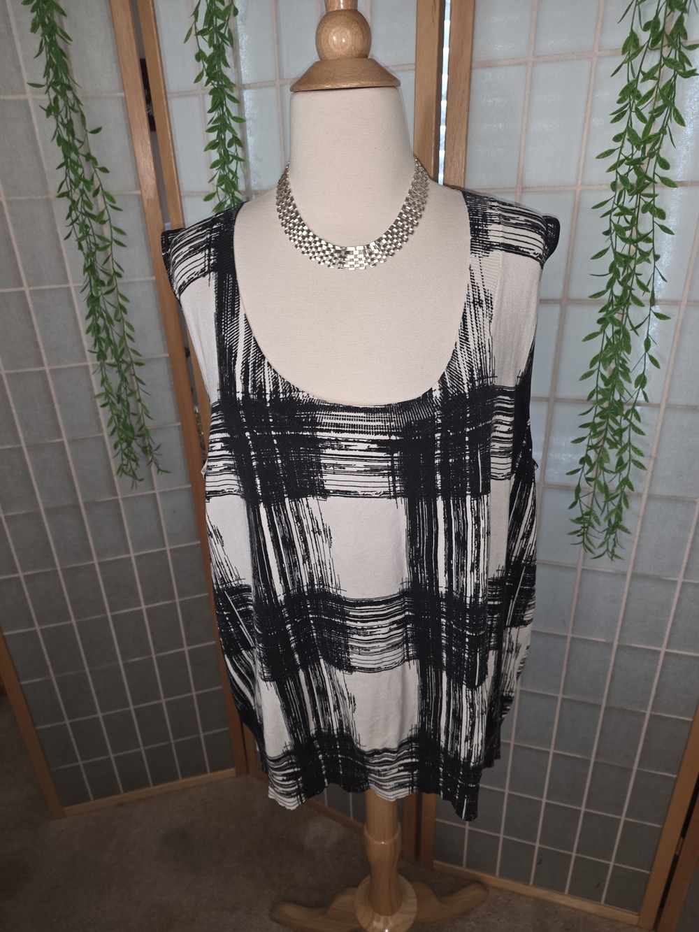 Chaus Black & White Brushstroke Scoop Neck Tank